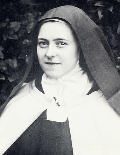 S. Teresa di Lisieux, giovane donna francese, entrata in clausura a 15 anni e morta a soli 24 anni, è una delle sante più amate