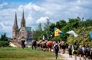 Questo articolo esplora il contrasto tra il deserto spirituale e le oasi di fede in Francia. Attraverso un viaggio storico e spirituale, si analizzano le sfide e le rinascite della fede cristiana nel paese. Un’opportunità per riflettere sulla spiritualità e la ricerca di significato in un contesto contemporaneo.