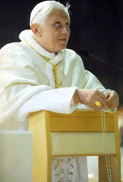 Benedetto XVI con il Rosario