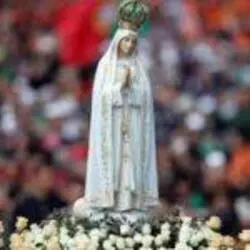 Dossier è dedicato alle apparizioni di Maria SS.ma a Fatima nel 1917 e al loro significato per la Chiesa e per il mondo